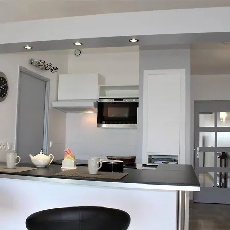: Climatise, 2 Pieces, 4 Couchages, Parking En Option - Fr-1-252a-31 * Villeneuve-Loubet